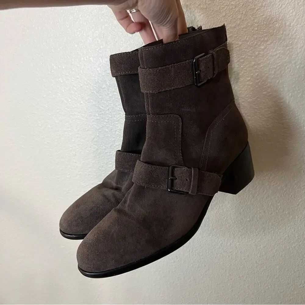 Pour La Victoire Martine brown suede zipper ankle boots 10